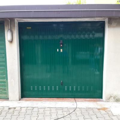Porta Basculante Verniciata Ral 6005 Complete Di Automazione